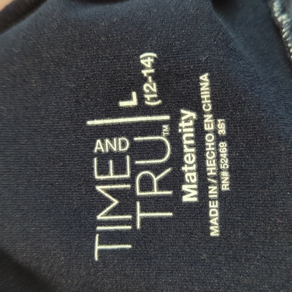 Time & Tru Maternity Denim Shorts - Picture 7 of 9